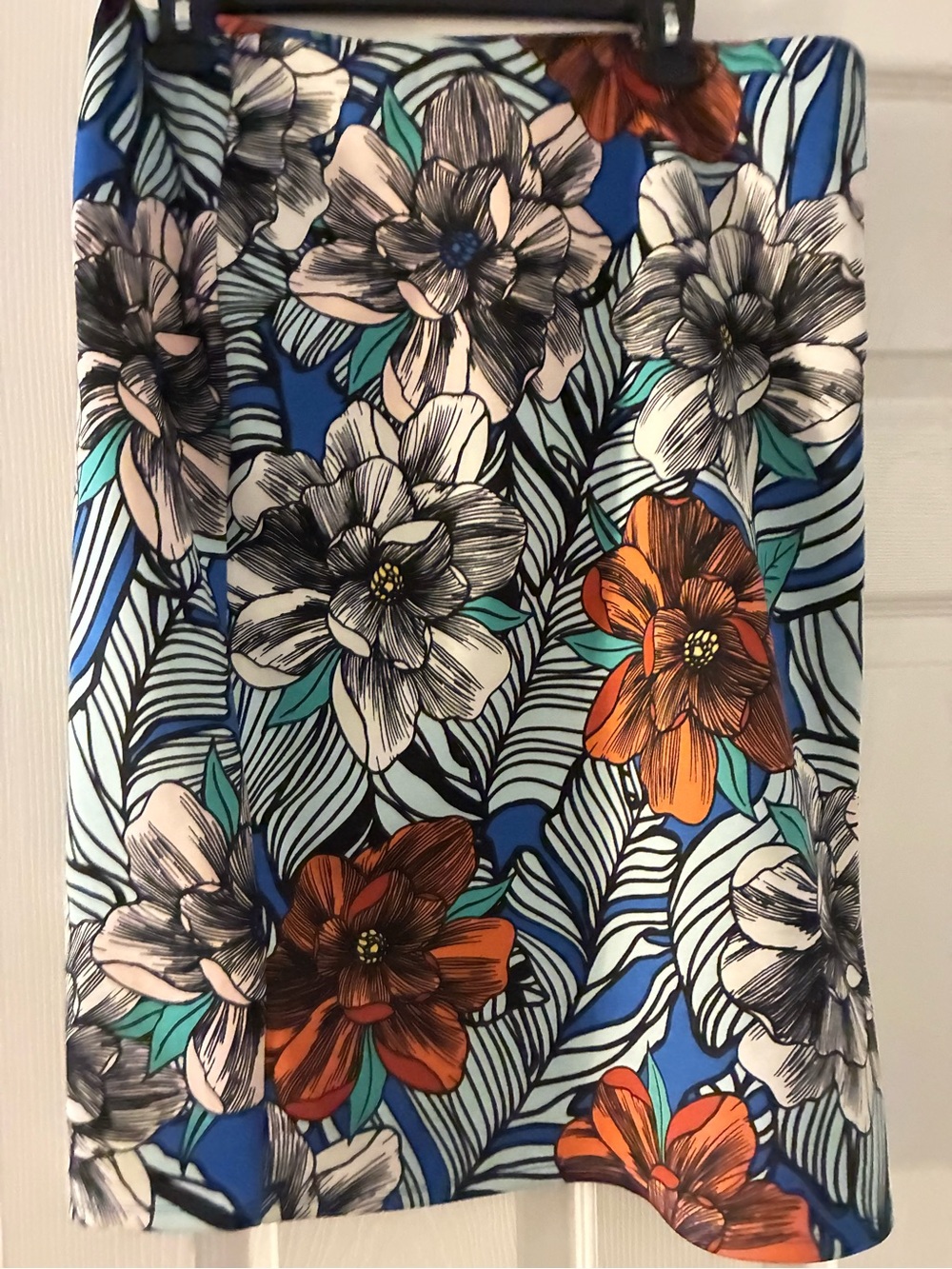 Big flowered skirt pull on Sz LG